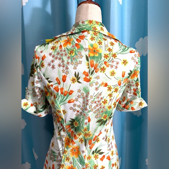 Vintage 70s polyester floral dress.  Size s - Picture 3 of 9